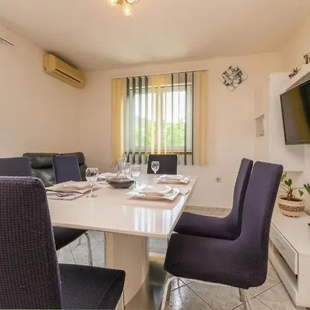 Apartment Darko - 100M From Sea Apartment