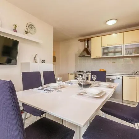 Apartment Darko - 100M From Sea Apartment