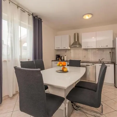 Apartment Darko - 100M From Sea Apartamento *